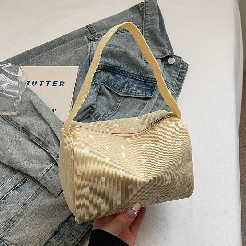 Hübsche Handtasche mit Herzmuster