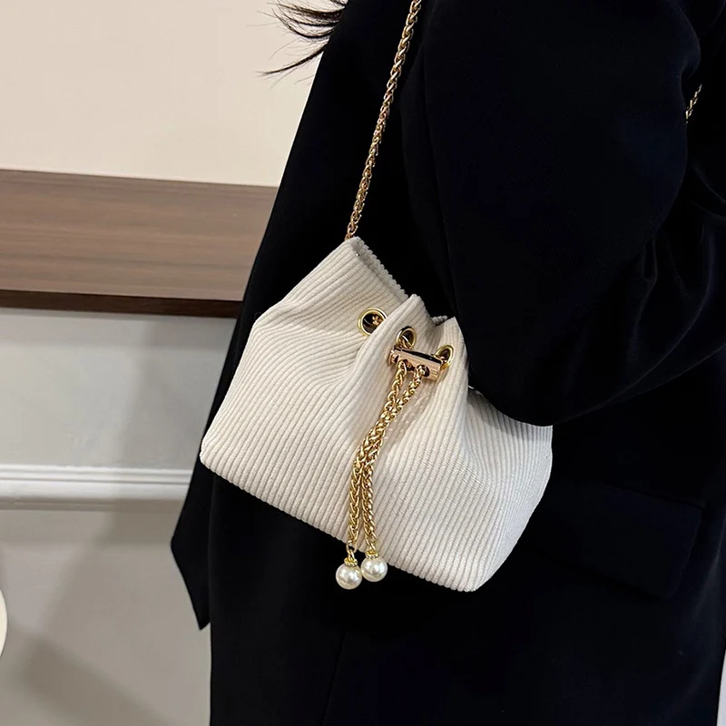 Elegante strukturierte Drawstring Bucket Bag