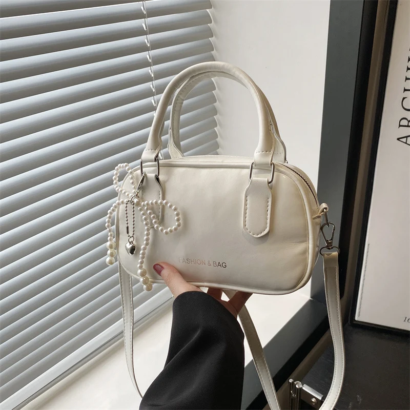 Elegante perlenverzierte Handtasche