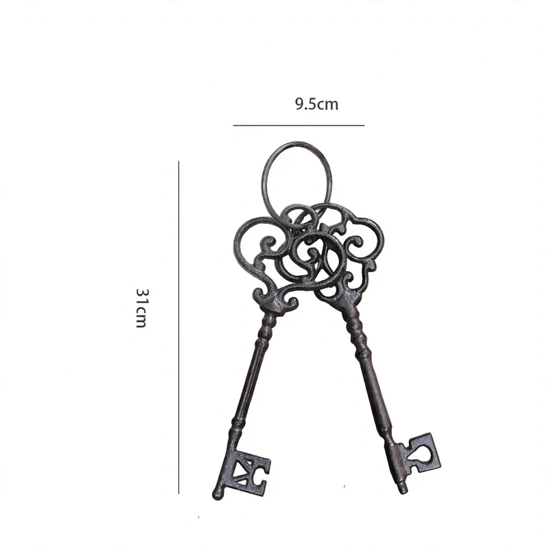 Wandhaken aus Eisen mit Schlüsselmotiven