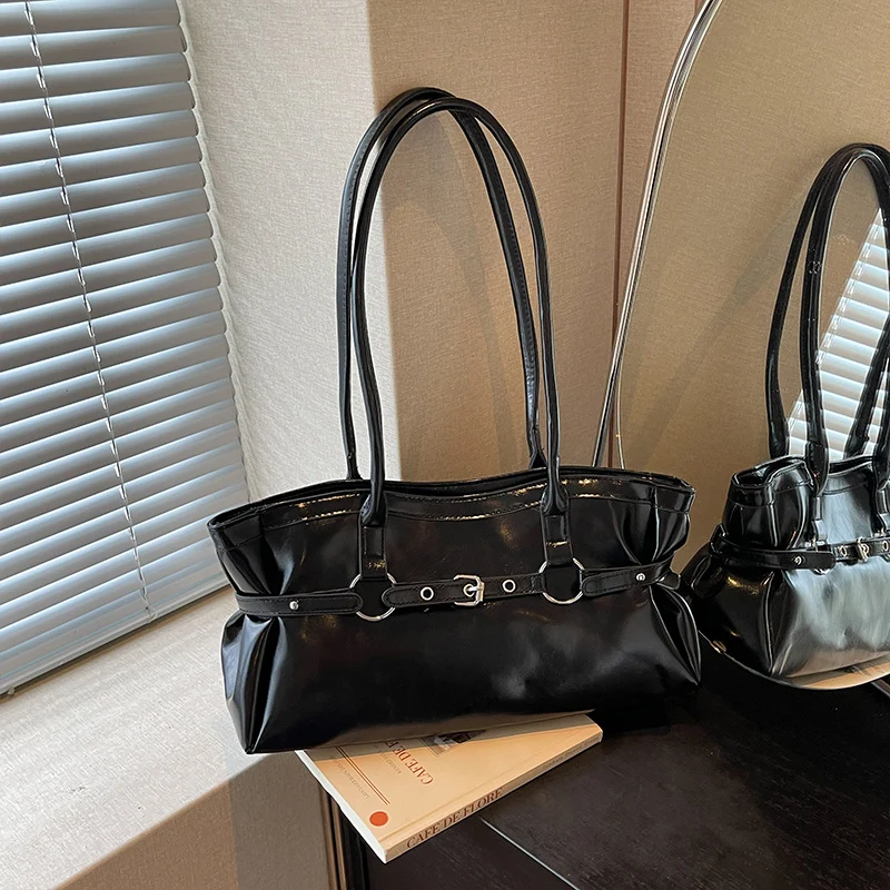 Elegante Handtasche aus Lackleder