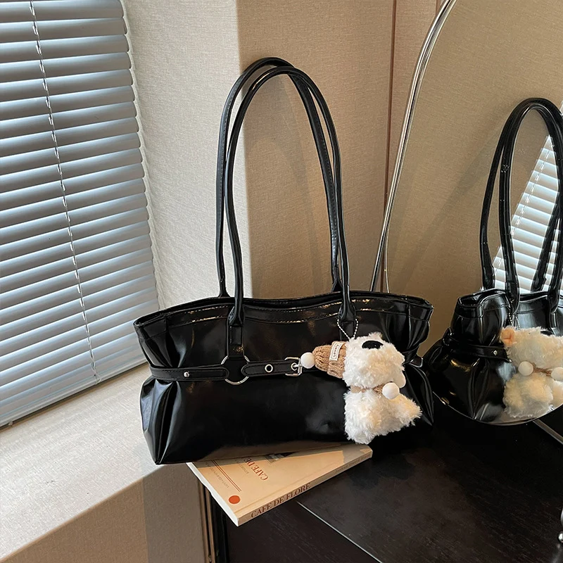 Elegante Handtasche aus Lackleder