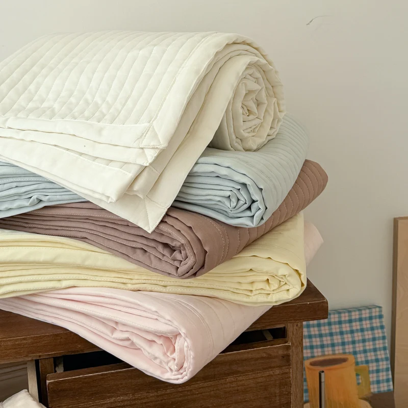 Modales Steppbett mit Gummizug, vier Jahreszeiten