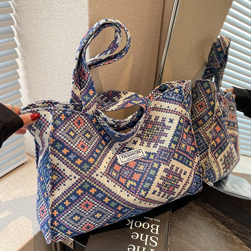 Dekorative gemusterte Stofftasche
