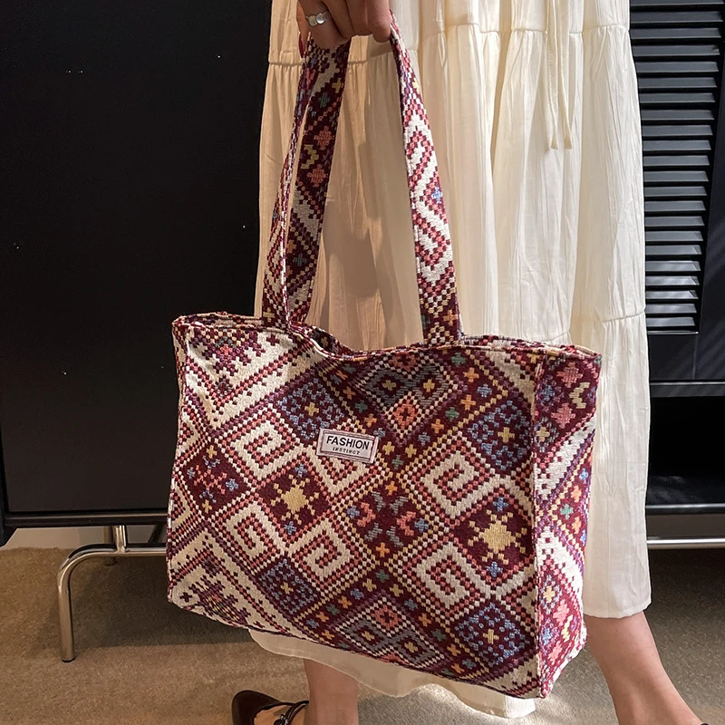 Dekorative gemusterte Stofftasche