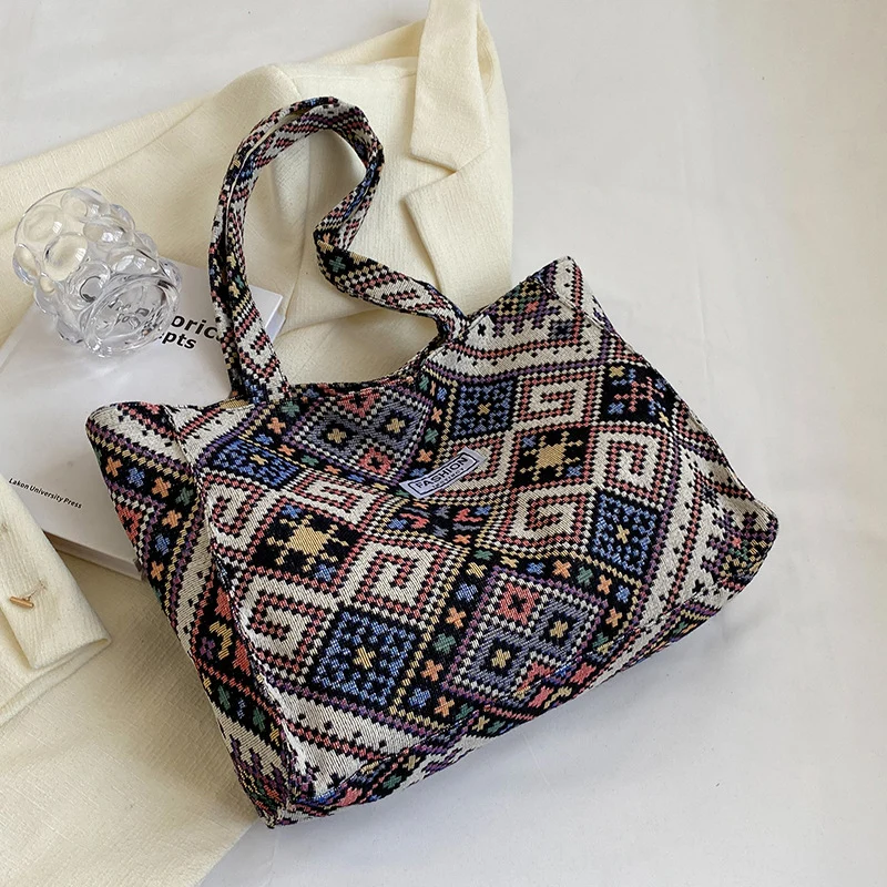 Dekorative gemusterte Stofftasche
