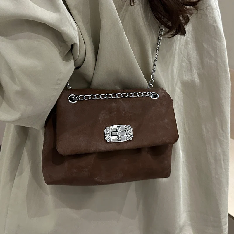 Elegante handgefertigte samtige Abendtasche