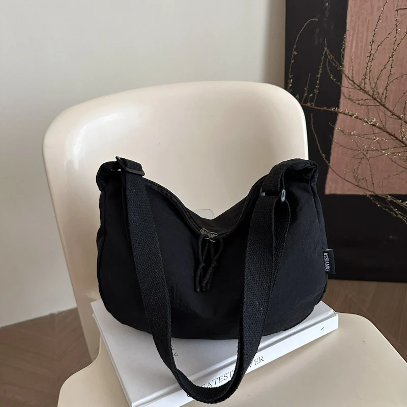 Bequeme lockere Schultertasche