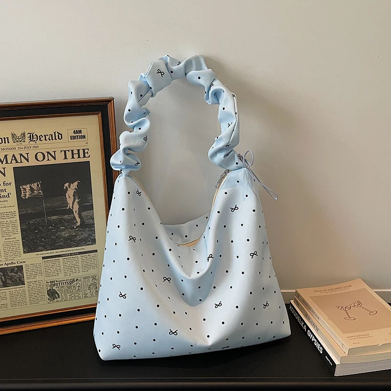 Lässige gepunktete schlabberige Handtasche