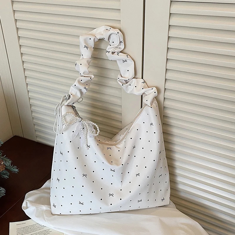 Lässige gepunktete schlabberige Handtasche