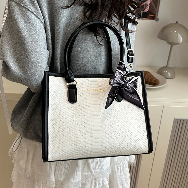 Elegante handgefertigte gesteppte Tragetasche