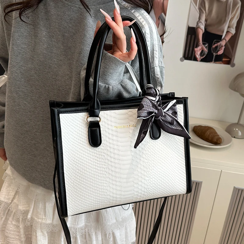Elegante handgefertigte gesteppte Tragetasche