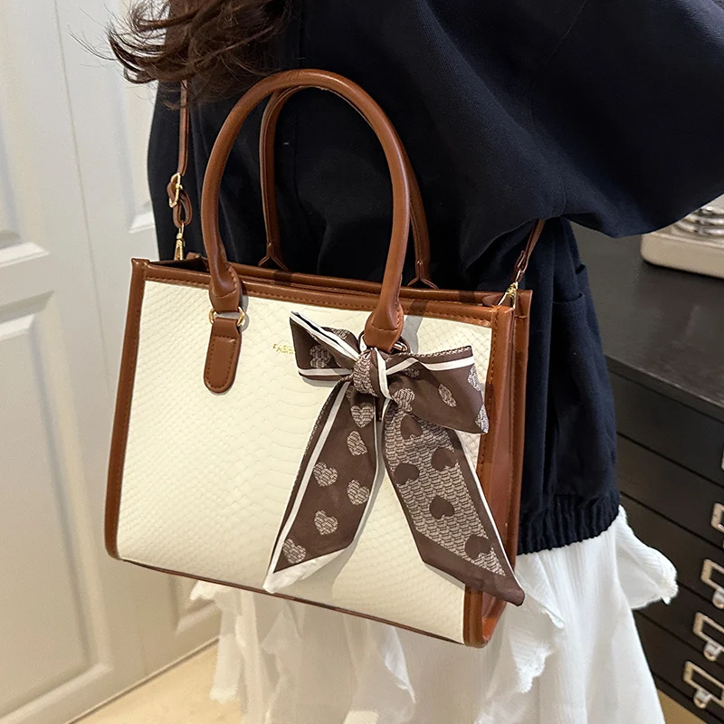 Elegante handgefertigte gesteppte Tragetasche