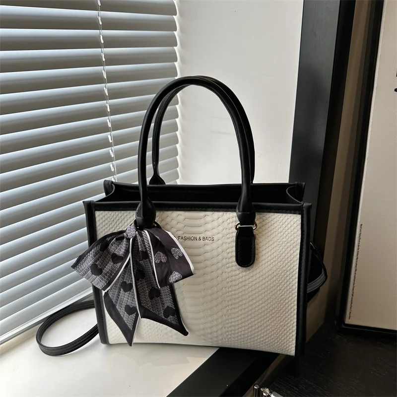Elegante handgefertigte gesteppte Tragetasche