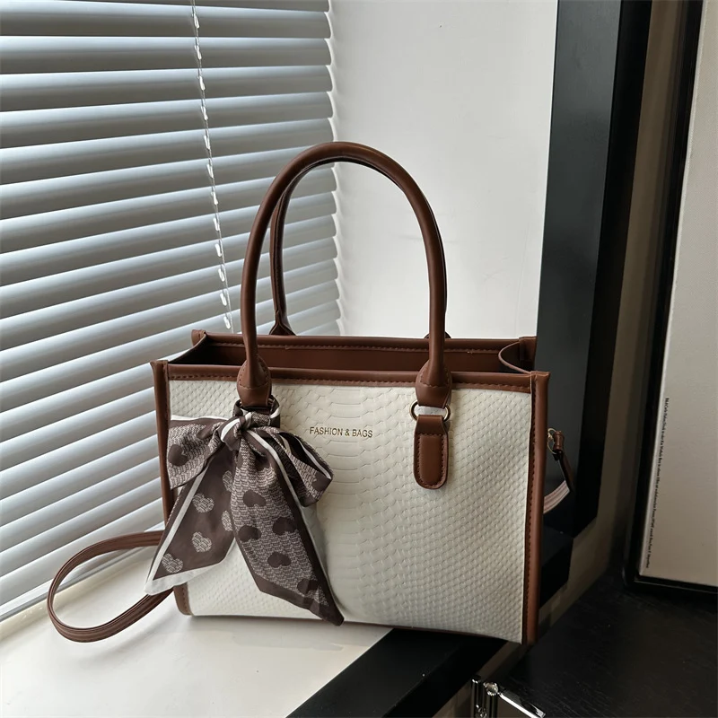 Elegante handgefertigte gesteppte Tragetasche