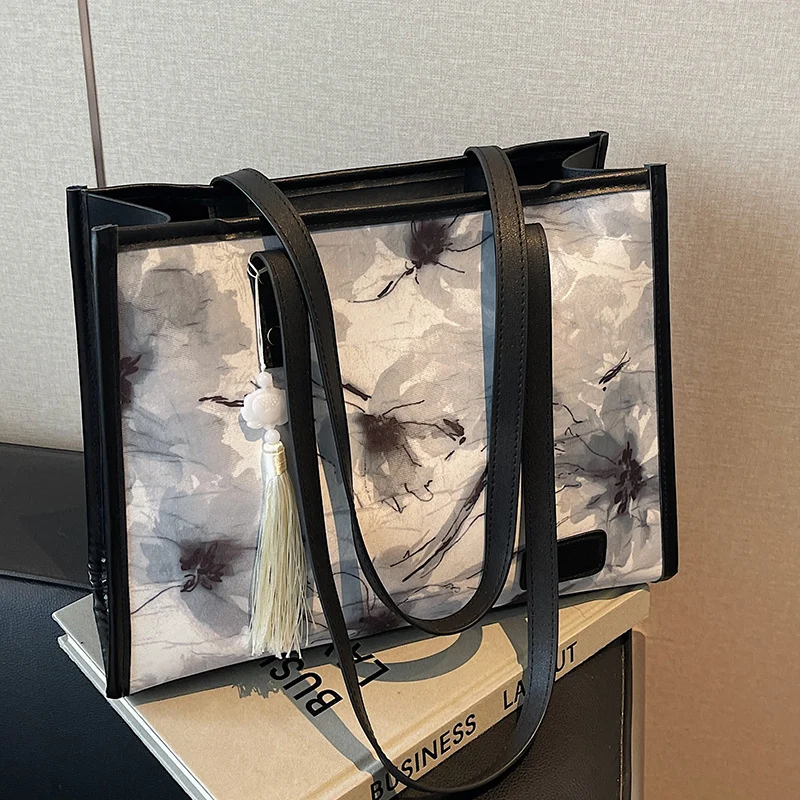 Elegante Blumenmuster-Handtasche