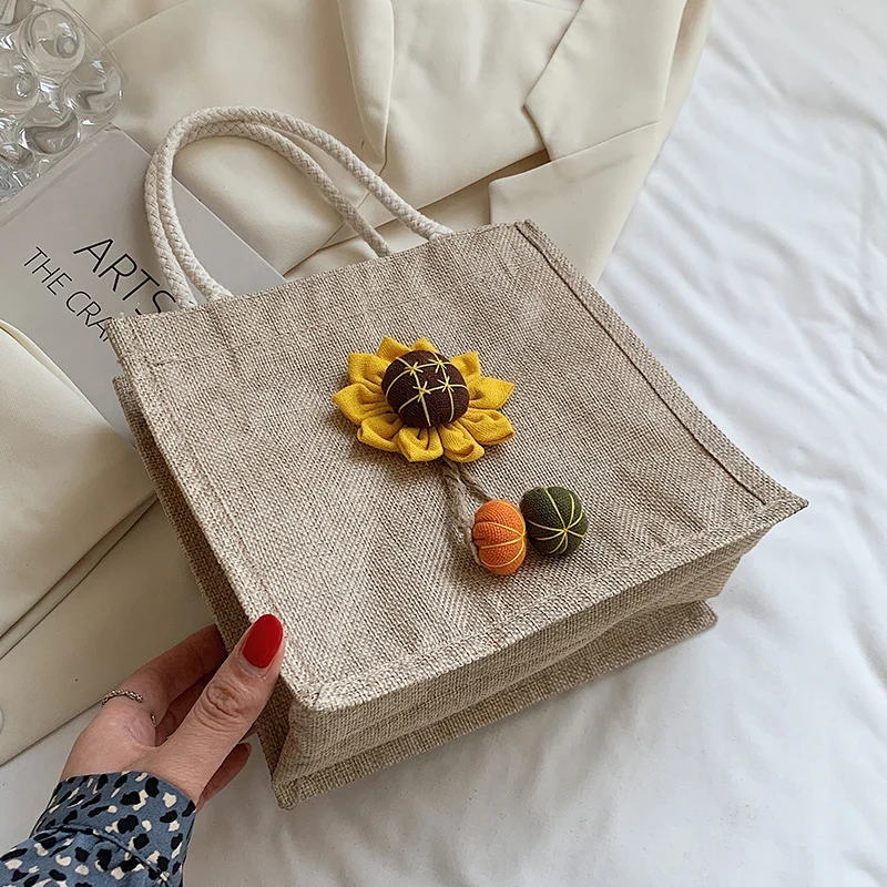 Dekorativer floraler Akzent Handtasche