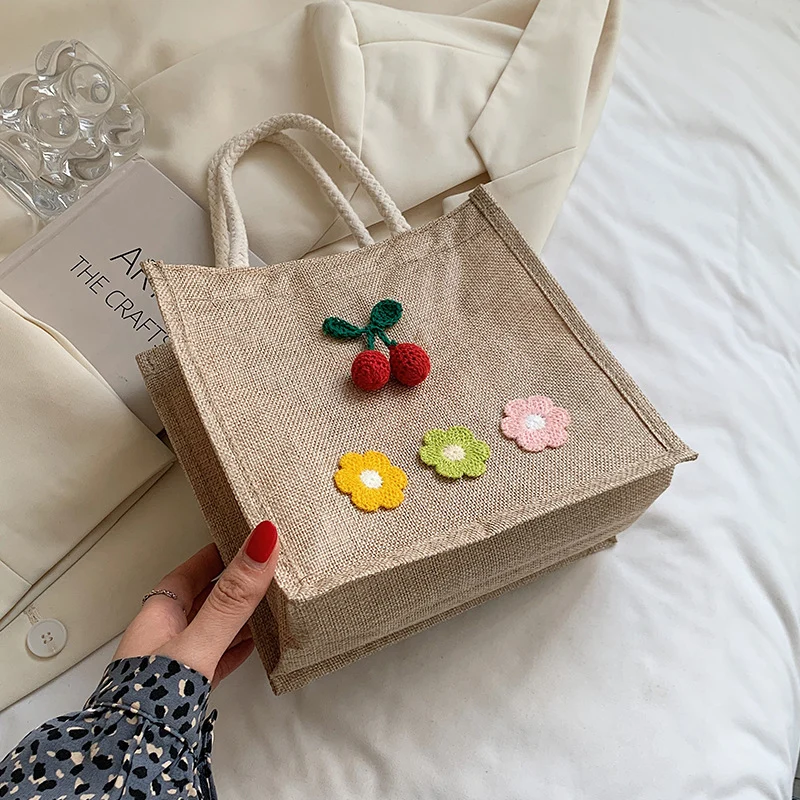 Dekorativer floraler Akzent Handtasche