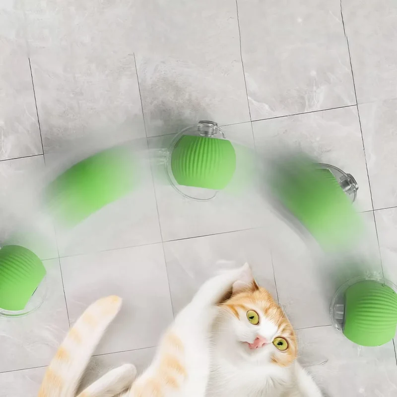 Interaktives Katzenspielzeug mit Schwanz