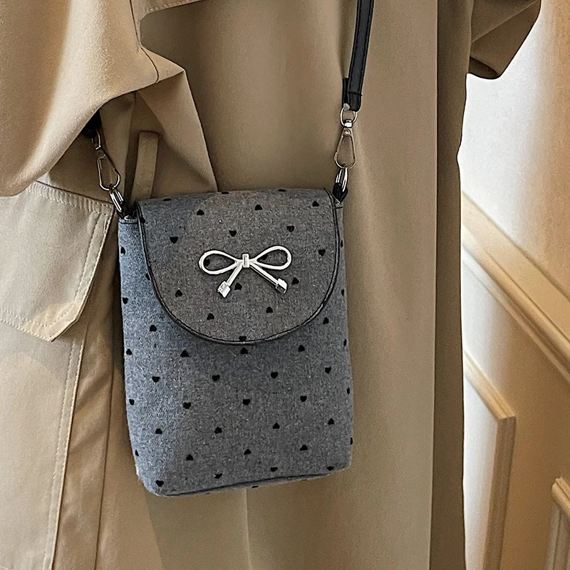 Dekorativer Crossbody-Beutel