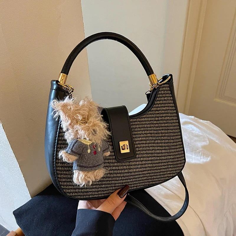 Gewebte Schultertasche