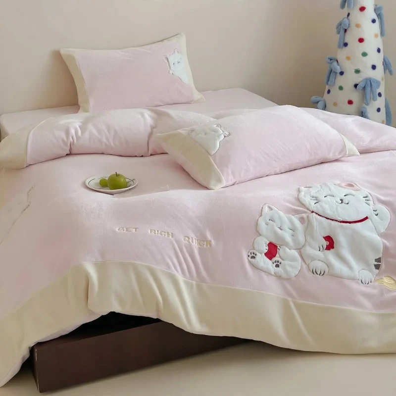 Bettwäsche-Set mit Glückskatzen-Motiv, Milchfleece