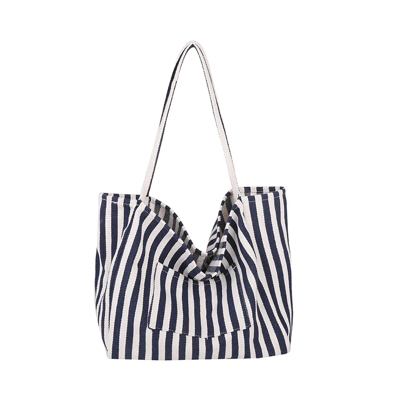 Geräumige gestreifte Strandtasche
