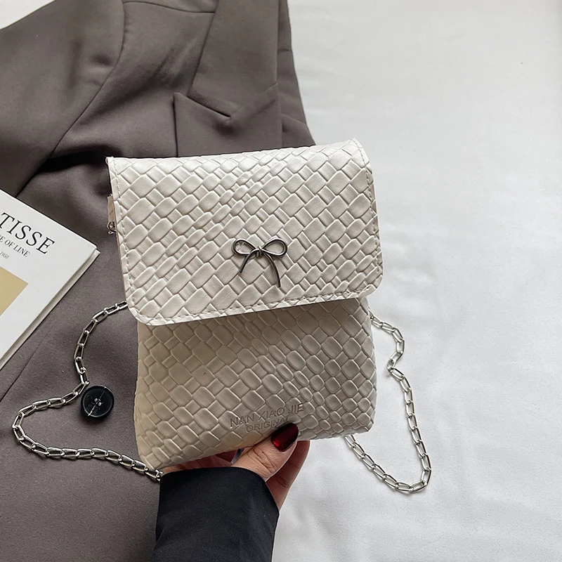 Texturierte Mini-Handtasche
