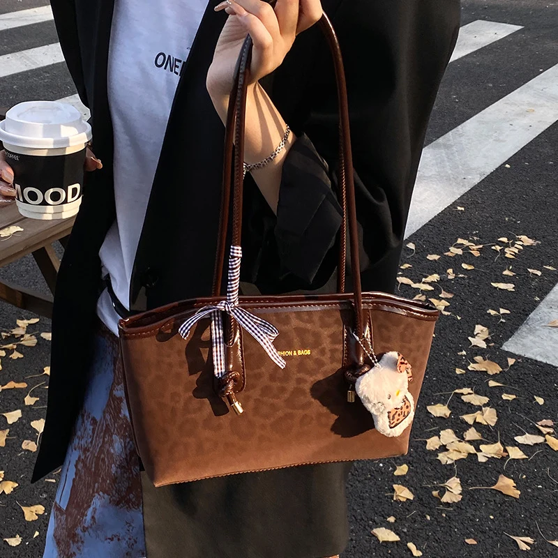 Texturierte Handtasche