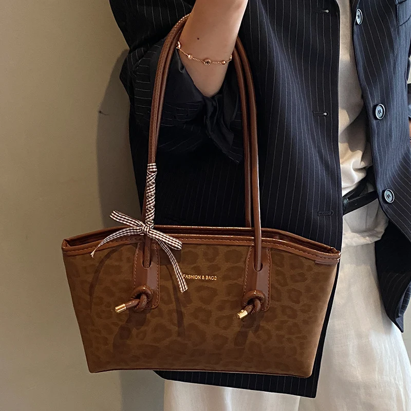Texturierte Handtasche