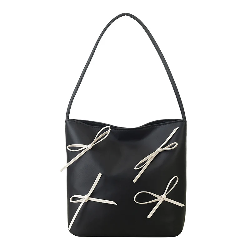 Schultertasche mit Schleifenverzierung