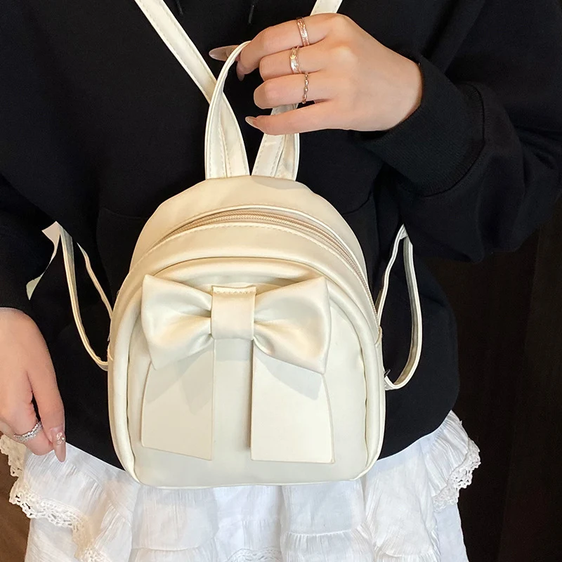 Bogenakzentierter Faux-Leder Mini-Rucksack