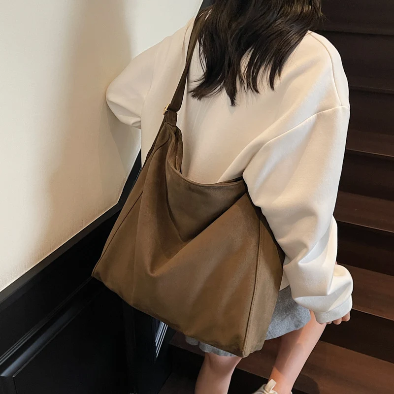 Weiches Wildleder Hobo-Bag