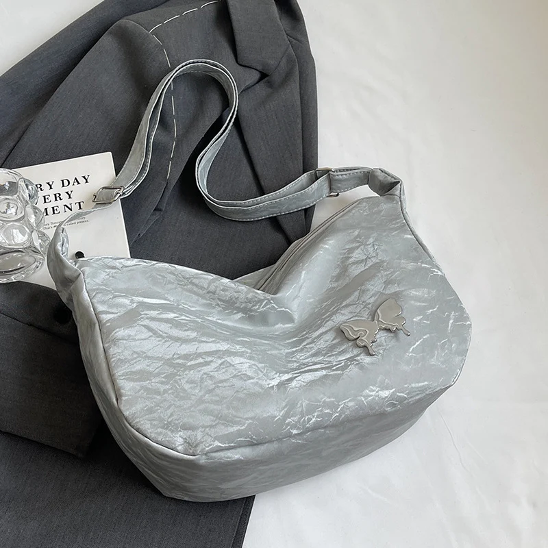 Lässige Schmetterlings-verzierte Schultertasche