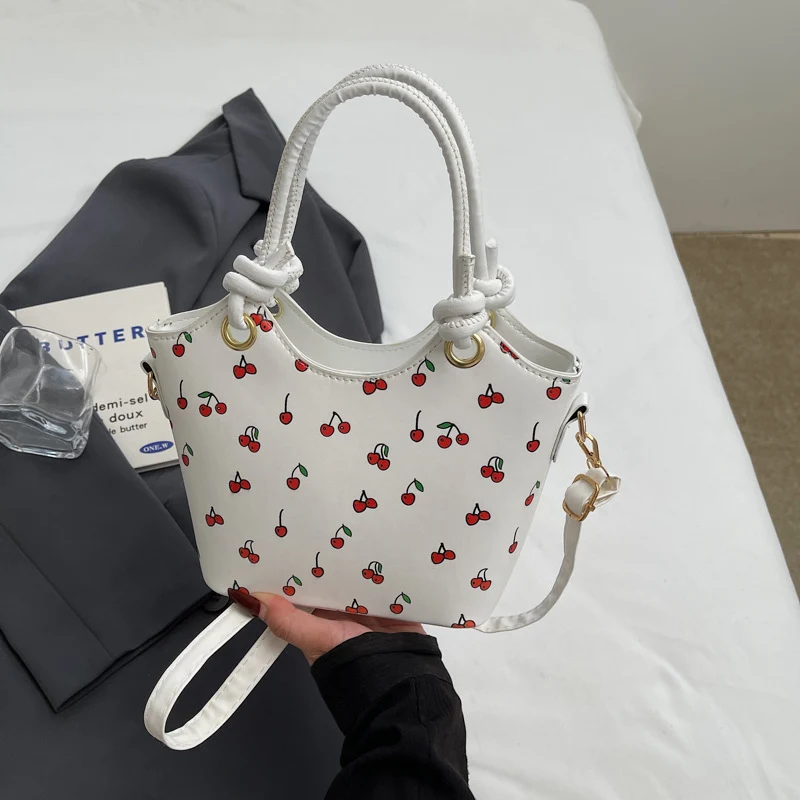 Kirschenmusterte Handtasche