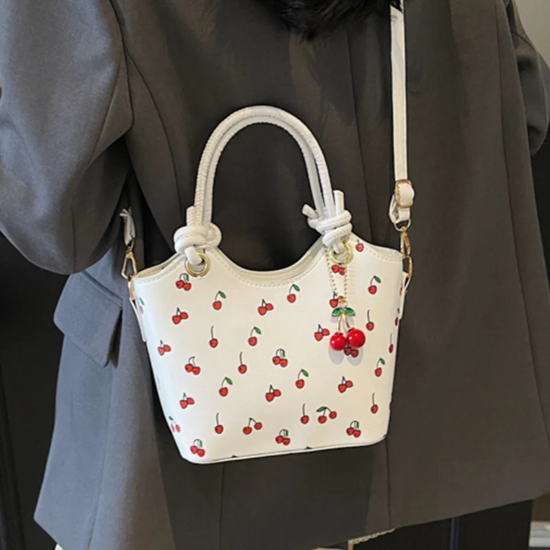 Kirschenmusterte Handtasche
