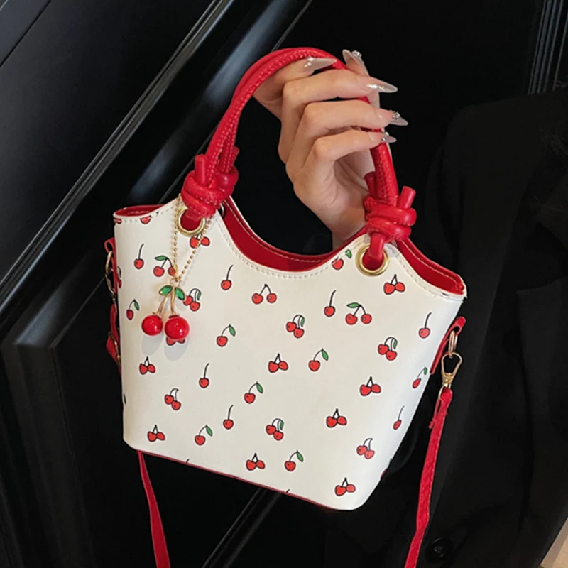 Kirschenmusterte Handtasche