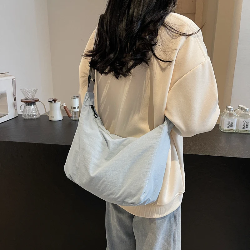Sling Schultertasche