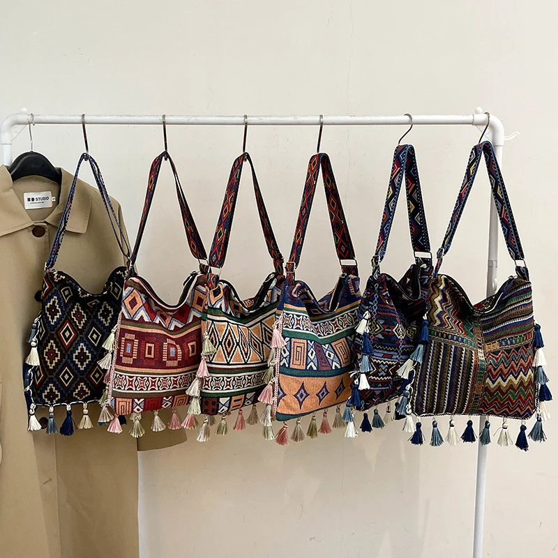 Bohemian Quasten Schultertasche
