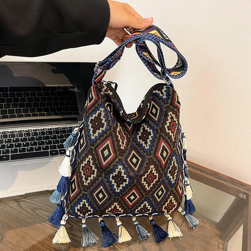 Bohemian Quasten Schultertasche