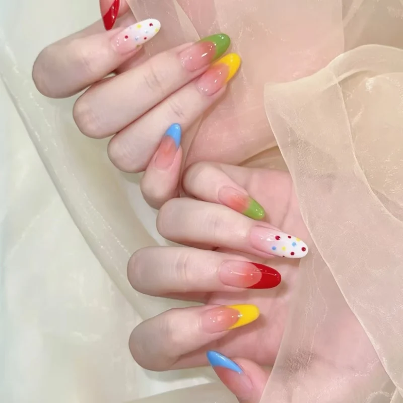 Künstlerische Ombre-Nagelverlängerungen