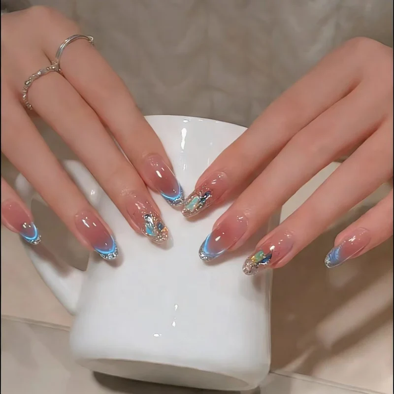 Künstlerische Gel-Nagelverlängerungen