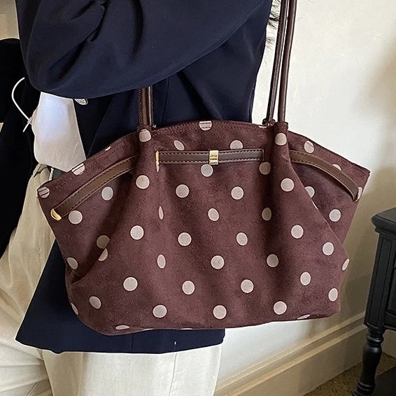 Punktierte Wildleder Schultertasche