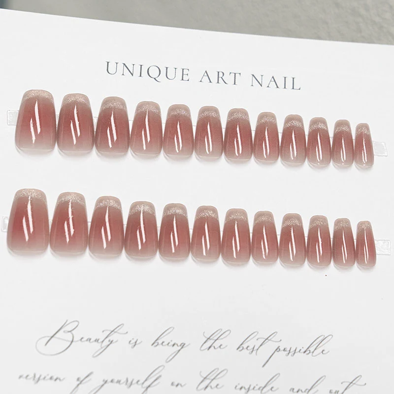 Elegantes Press-On-Nagelset mit glänzendem Finish