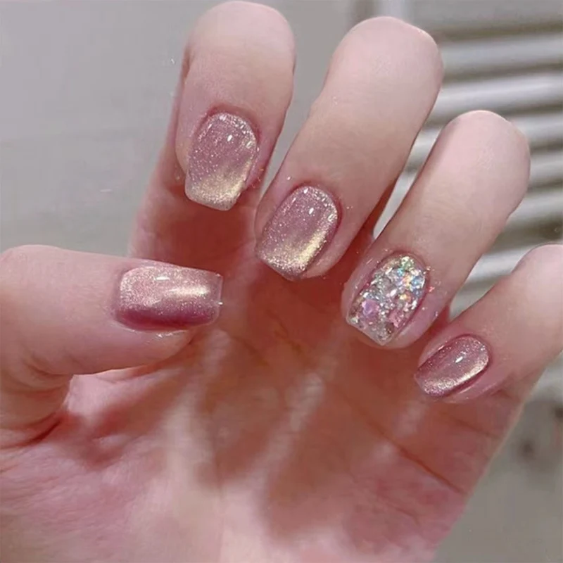Elegantes Aufklebenägel-Set mit Glitter-Finish