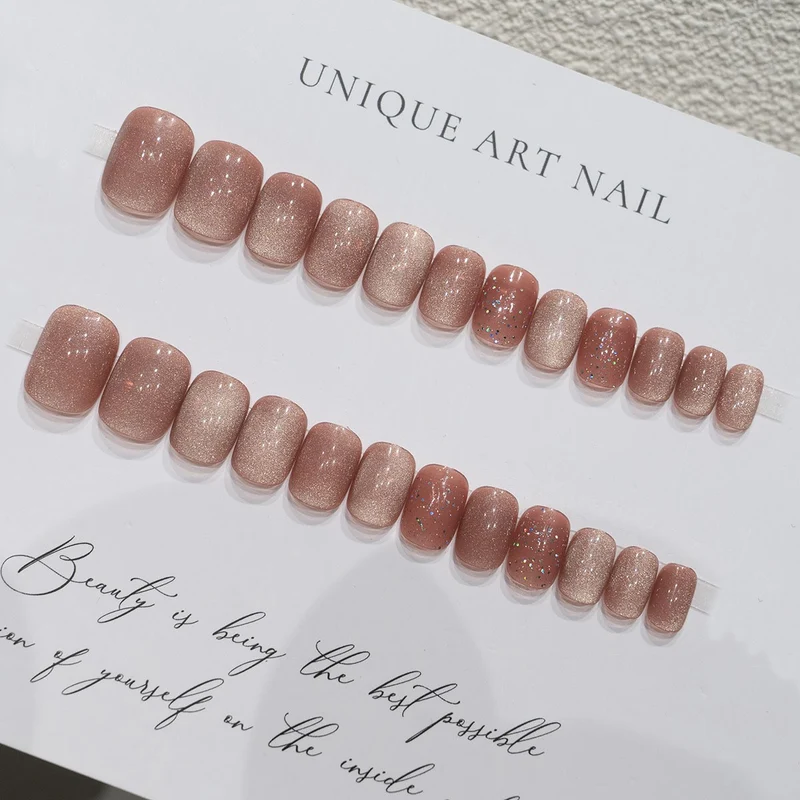 Elegantes Aufklebenägel-Set mit Glitter-Finish