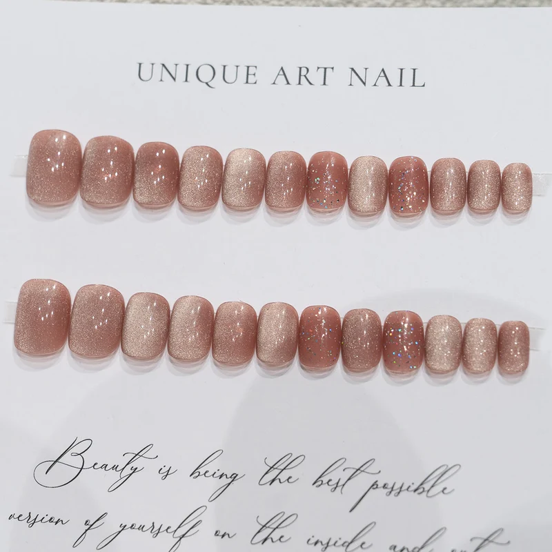 Elegantes Aufklebenägel-Set mit Glitter-Finish