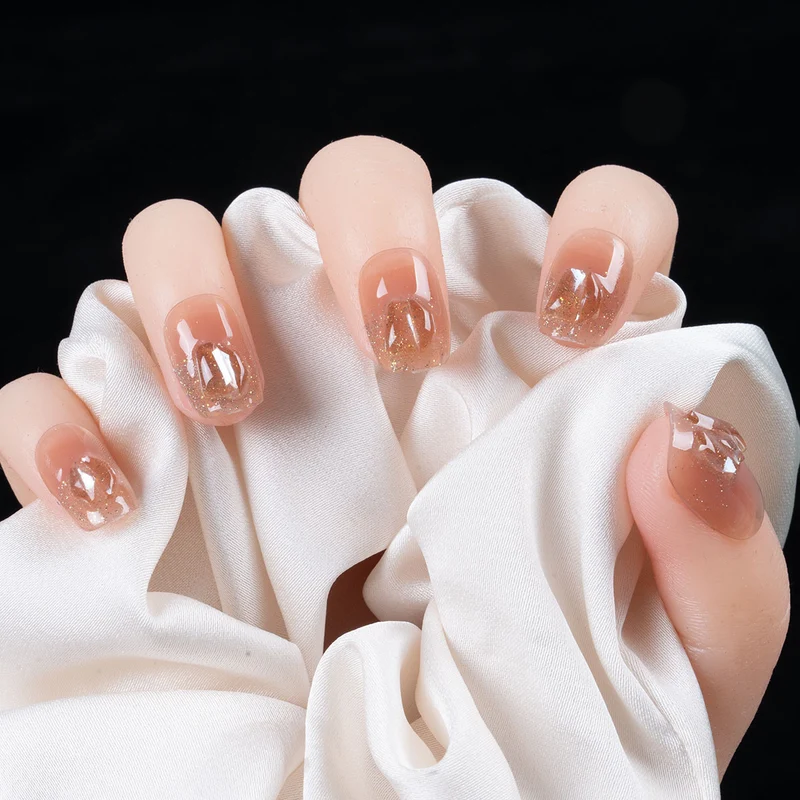 Elegantes Press-On-Nagelset mit Glitzerakzenten