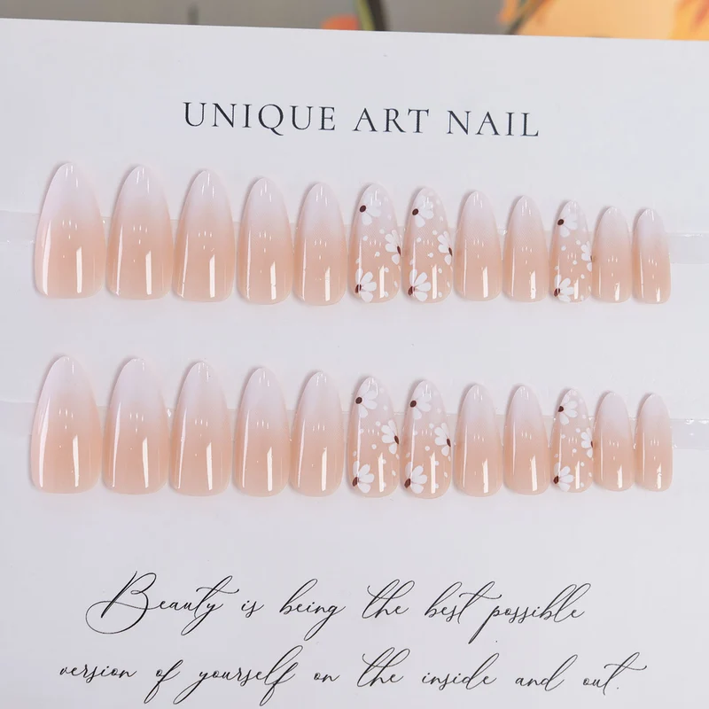Elegantes Press-On-Nagel-Set mit floralem Design