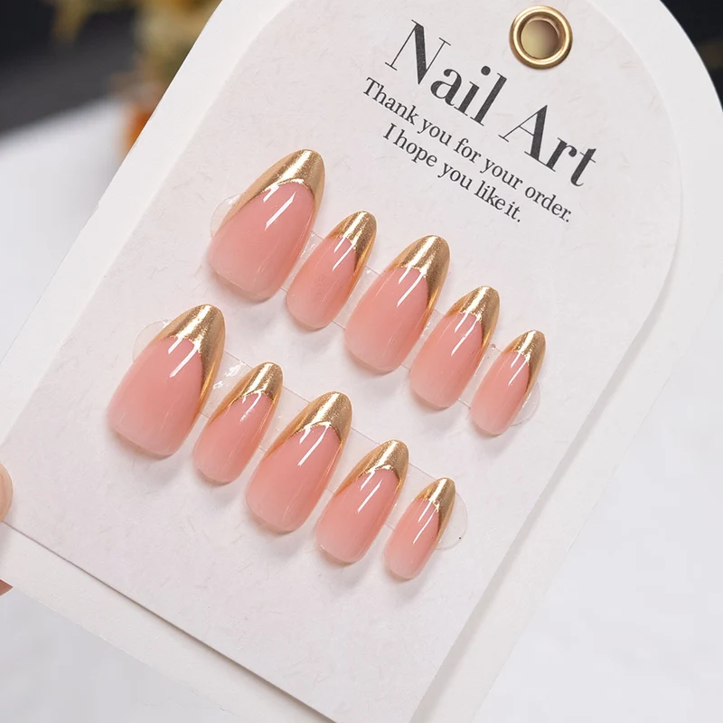 Elegante goldbeschichtete Stiletto-Press-On-Nägel
